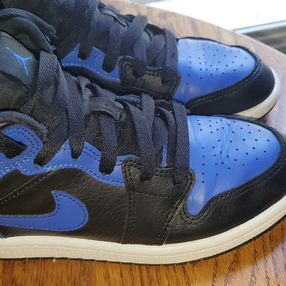 Jordan 1's - Picture 2 of 3